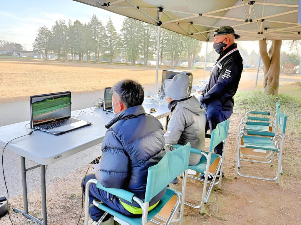 ウォーミングアップにフライトシュミレーター。当て舵ホバリングの完全取得を目指します