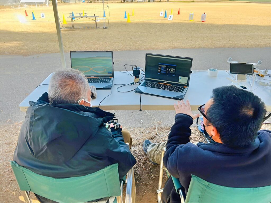 1mm2mm操舵を入力体験。ほとんど指の動きはわかりません。これが一等操舵当て舵飛行です