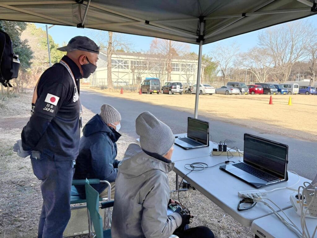 朝はウォーミングアップも兼ねたフライトシュミレーター。もちろん朝から当て舵飛行訓練です