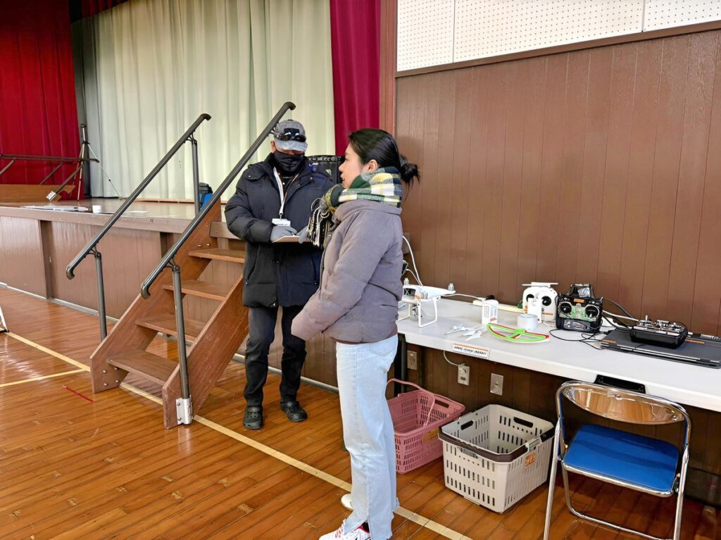 「口述審査」航空法・体調・飛行空域周辺・気象状況の確認。指差し目視を実施します