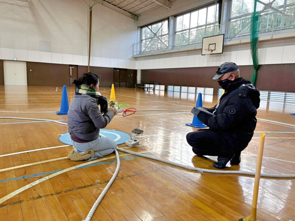 「飛行後点検」8大項目に及ぶ目視緩衝点検。電源OFF後飛行前点検同様でゴミ埃の付着を追加点検します