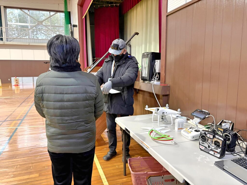 「口述審査」航空法・体調・飛行空域周辺・気象状況の確認。指差し目視を実施します