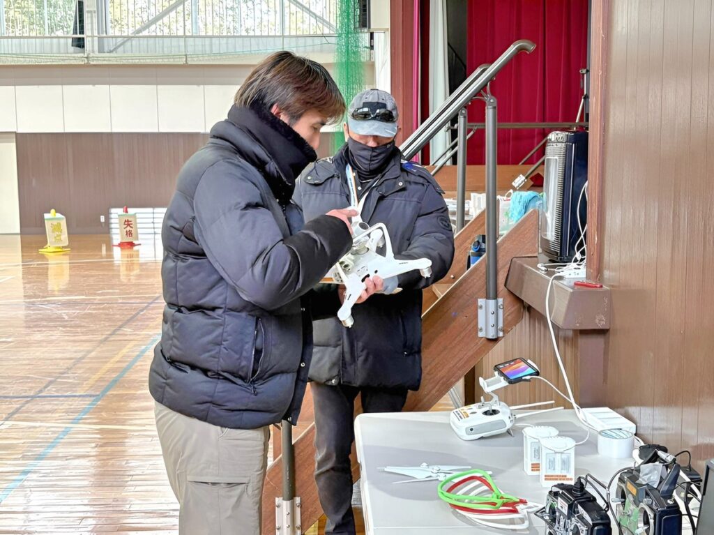 「飛行前点検」16大項目に及ぶ重要箇所（パーツ）目視緩衝点検を実施します