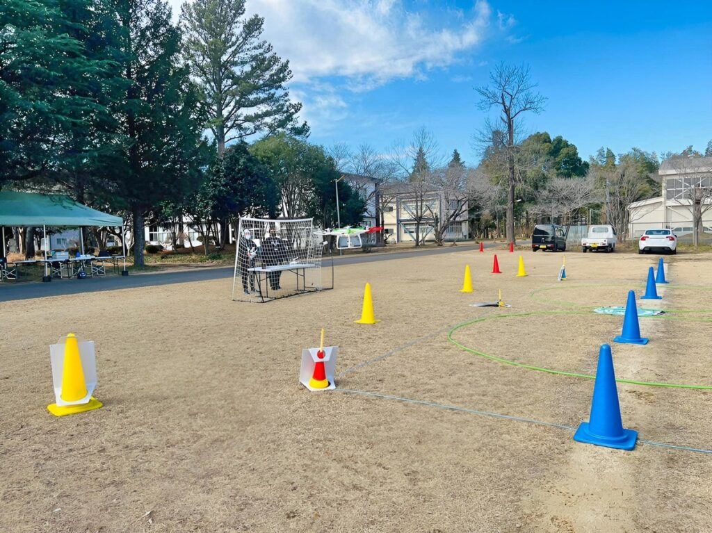 微風の中ホバリング。ずいぶんと腕を上げました。やはり飛ばしてる人は覚えが早いです