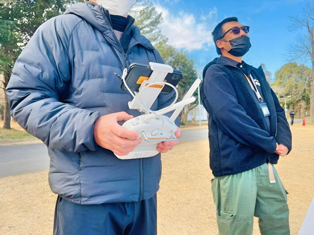 常に機体を安定させること。其のためには当て舵が不可欠です。風速に合わせた操舵が求められます