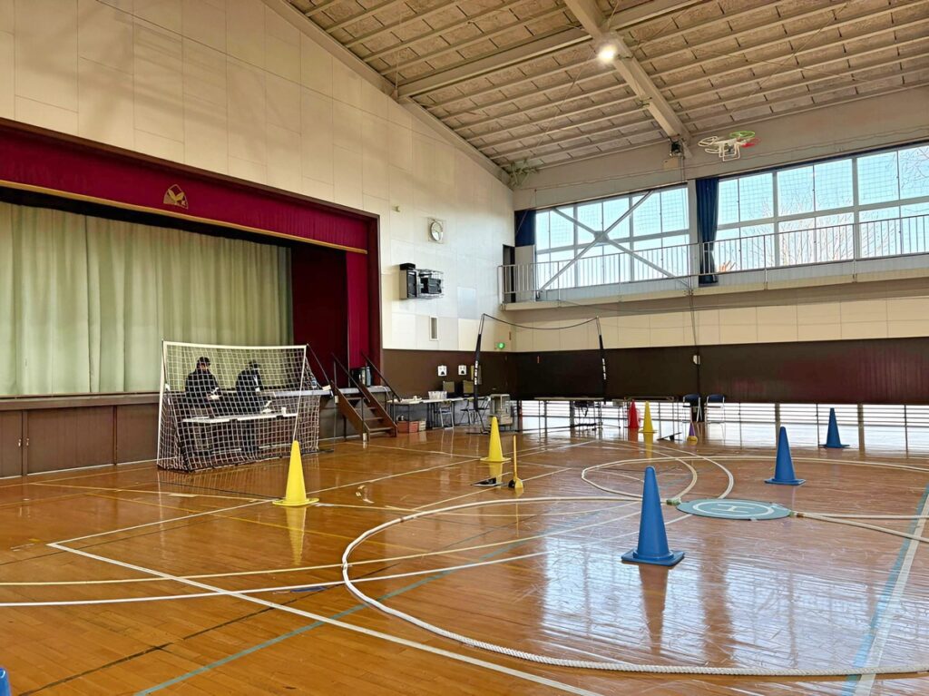 「実技審査」異常事態における緊急着陸。高度3.5m上昇後、ATTIモード（手動切替）にて左右飛行