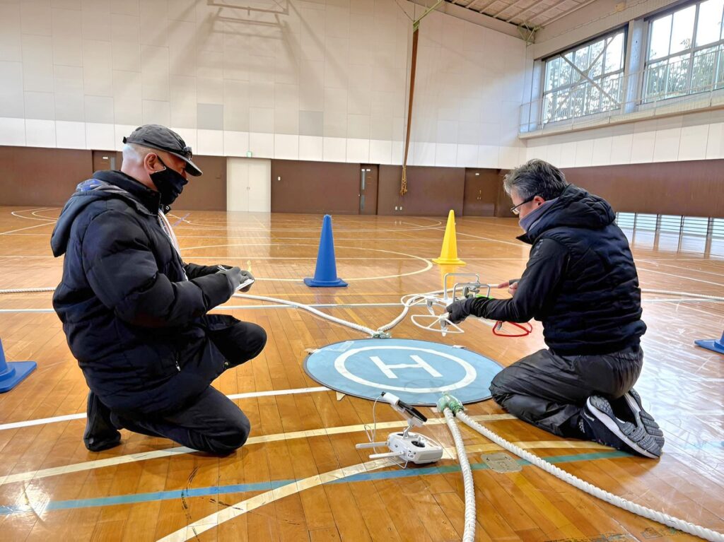「飛行後点検」8大項目に及ぶ目視緩衝点検。電源OFF後飛行前点検同様でゴミ埃の付着を追加点検します