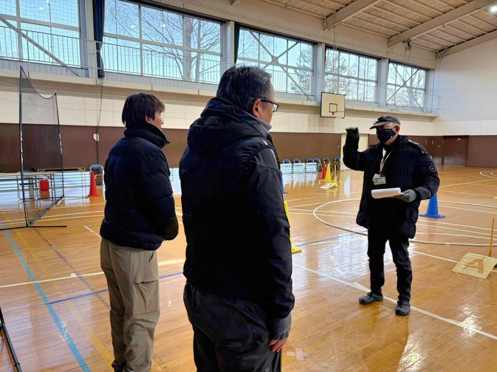 「講評」「合否判定」総体的な講評に加え、飛行の際の留意事項や墜落事故に至る場面を共有した後、合否通告