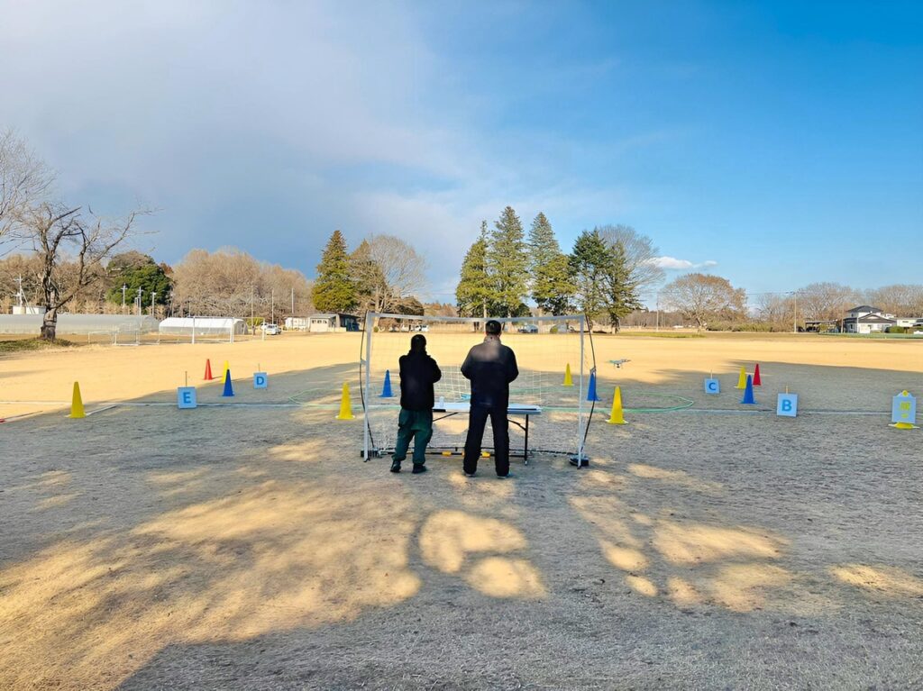 夕方になり風速も1.5から2m/sへ。定点滞空に苦戦中です。良き良き訓練です。本番も風速警戒します