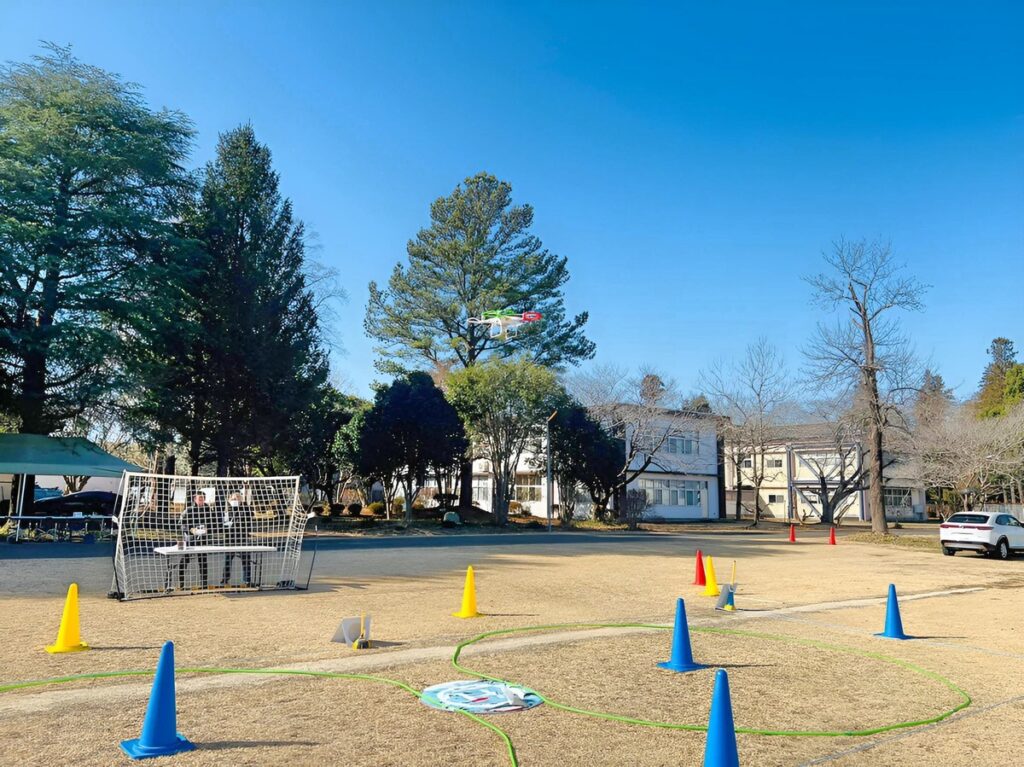 「四方向定点滞空」一等は手動操舵になるため、一時も休む時間はありません。ずぅーっと操縦しています