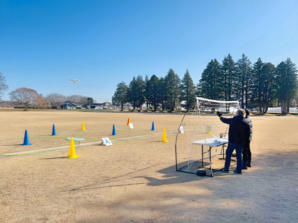 ピルエット飛行。この飛行はセンター中心に15〜20秒掛けて1周します。難操舵です