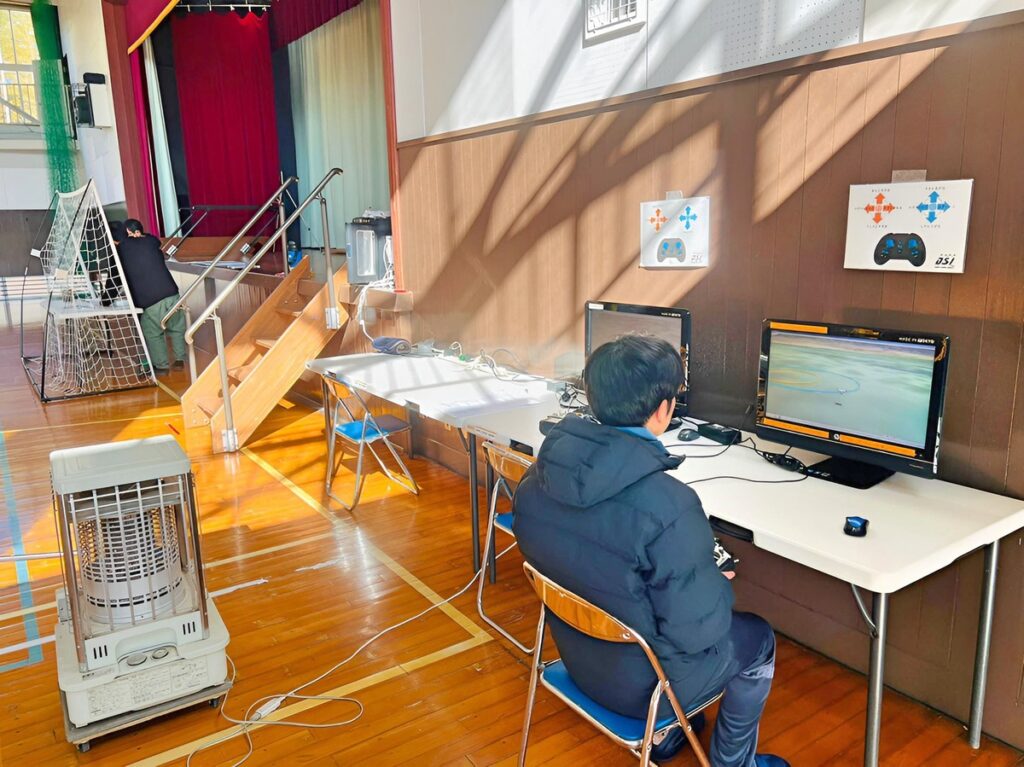 実地行動、フライトシュミレーター、飛行前後点検と3ブースを技能に合わせた訓練を実施します