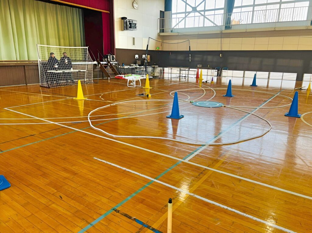 途中軌道修正が出来るようになると、あとは応用飛行です。右ができても左ができない。あるある飛行です