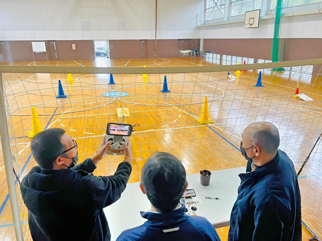 説明の後はAモード（手動）飛行初体験。大方びっくり