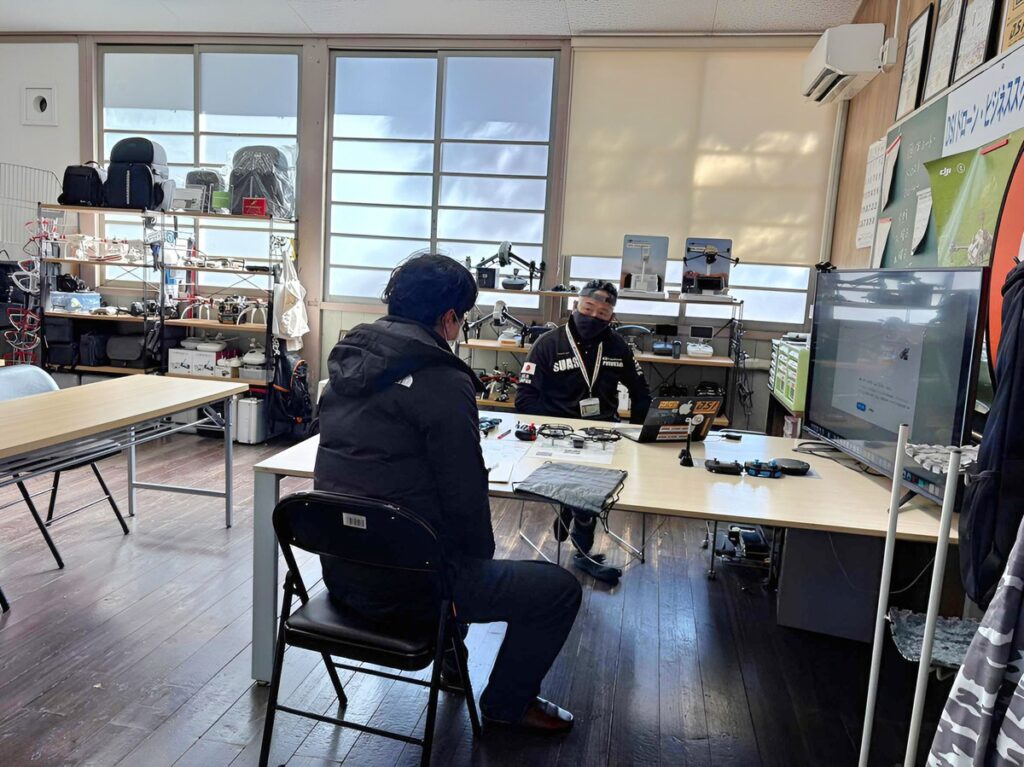 免許制度に関する説明を中心にドローンを活用した様々な業種を解説しました。相当ご理解いただけたようです