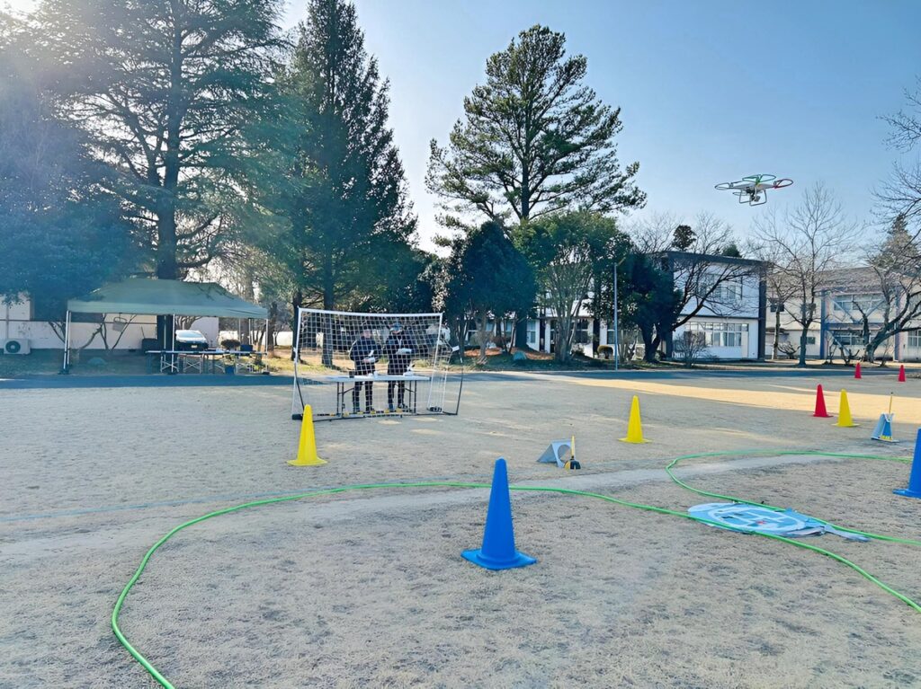 「実技審査」ピルエット飛行。センター上空にて左右回転を15-20秒掛けて実施