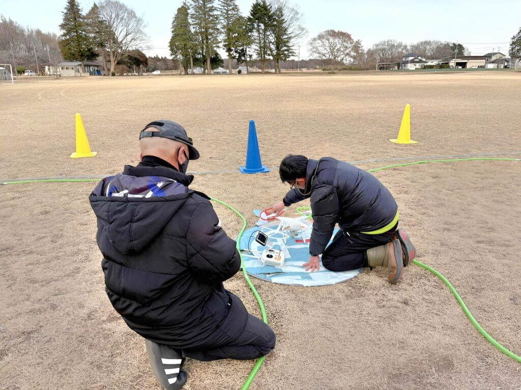 「飛行後点検」8大項目に及ぶ目視緩衝点検。電源OFF後飛行前点検同様でゴミ埃の付着を追加点検します