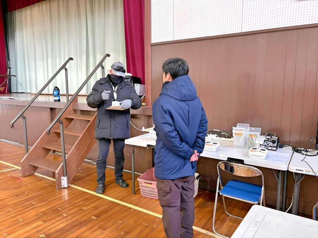 「口述審査」航空法・体調・飛行空域周辺・気象状況の確認。指差し目視を実施します