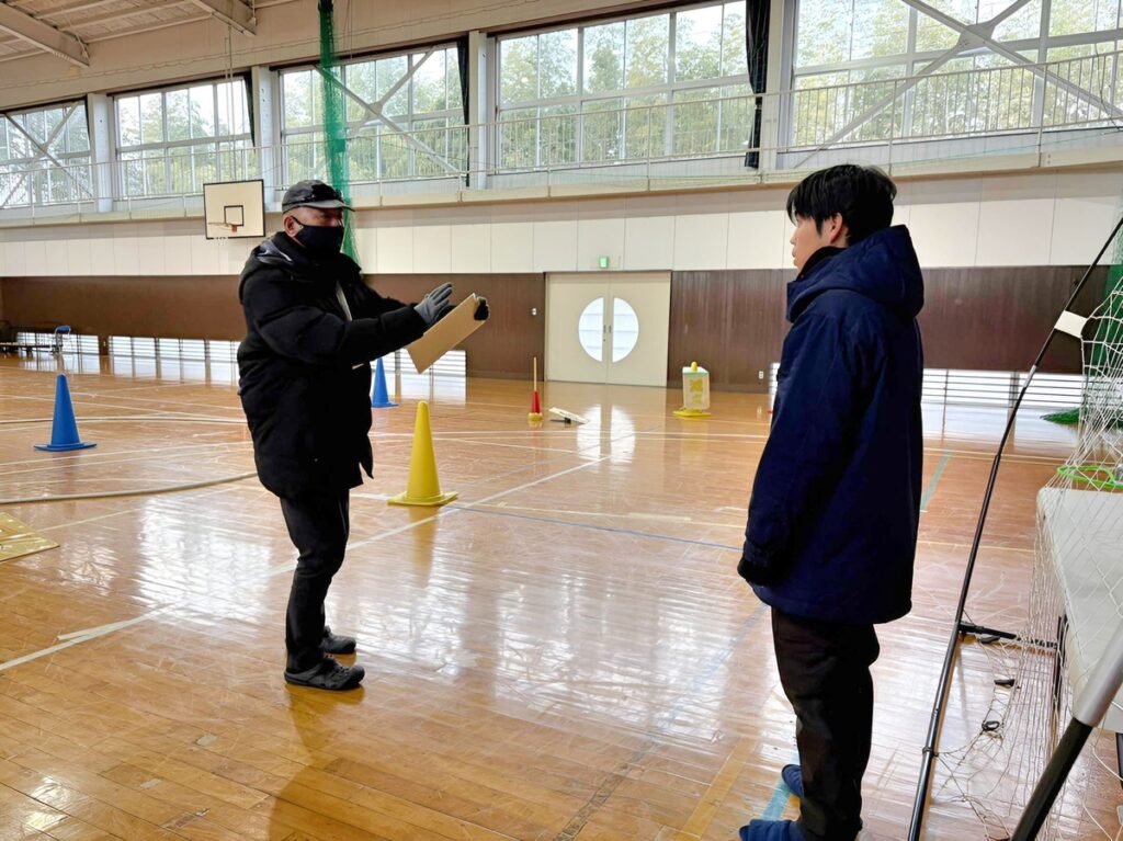 「講評」「合否判定」総体的な講評に加え、飛行の際の留意事項や墜落事故に至る場面を共有した後、合否通告