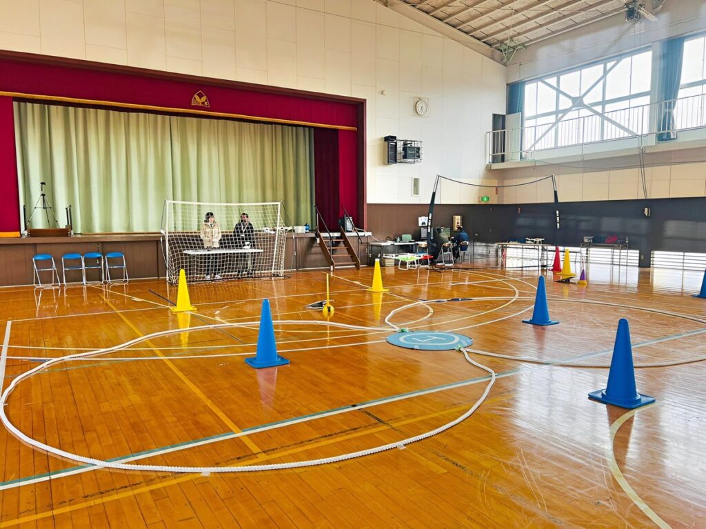 基本飛行は正面十時、側面、そいて対面飛行と習得状況を確認しながら実施して行きます