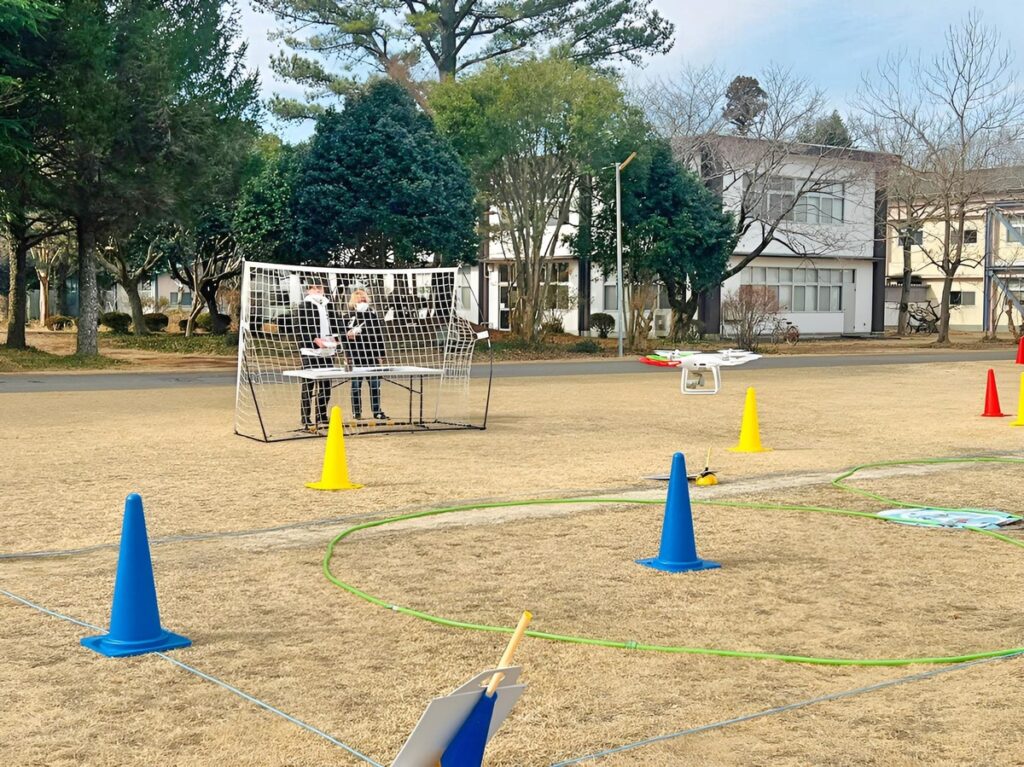 Sさんは8の字飛行。風速の煽りで機動逸脱するため機体動向を見極めた当て舵飛行は必須です