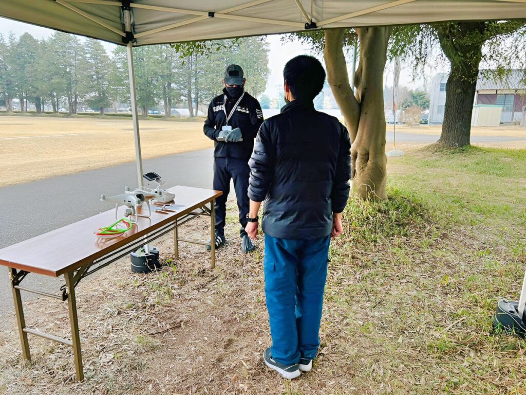 「口述審査」航空法・体調・飛行空域周辺・気象状況の確認。指差し目視を実施します