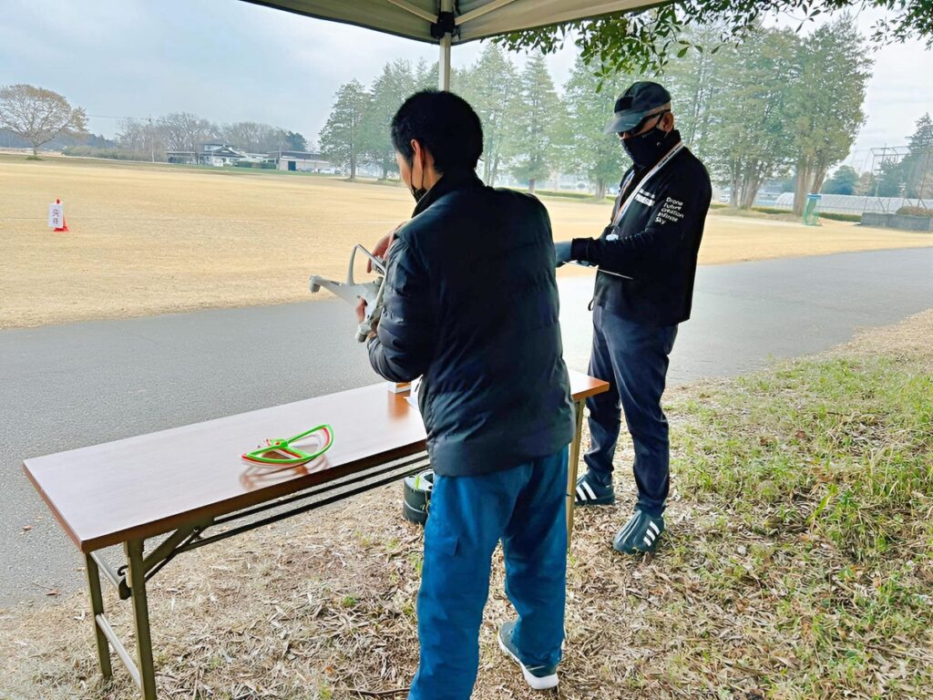 「飛行前点検」16大項目に及ぶ重要箇所（パーツ）目視緩衝点検を実施します