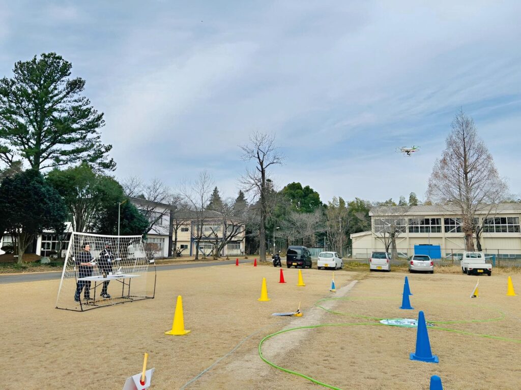 「実技審査」ピルエット飛行。センター上空にて左右回転を15-20秒掛けて実施