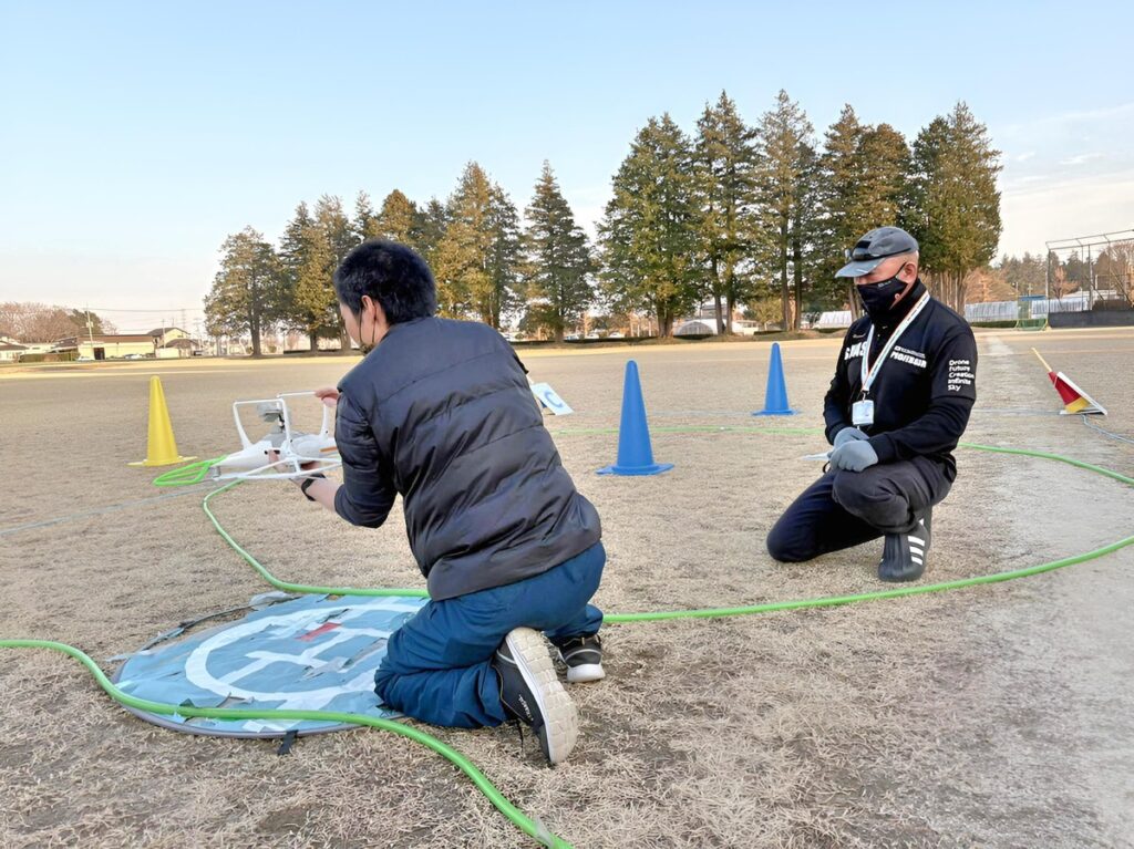 「飛行後点検」8大項目に及ぶ目視緩衝点検。電源OFF後飛行前点検同様でゴミ埃の付着を追加点検します