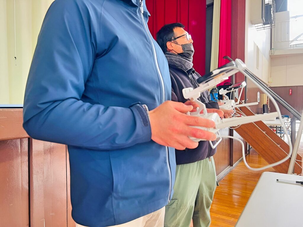 中日のCさんは一通り飛行完了。操舵入力に難があり引き続きシュミレーター活用した入力訓練です