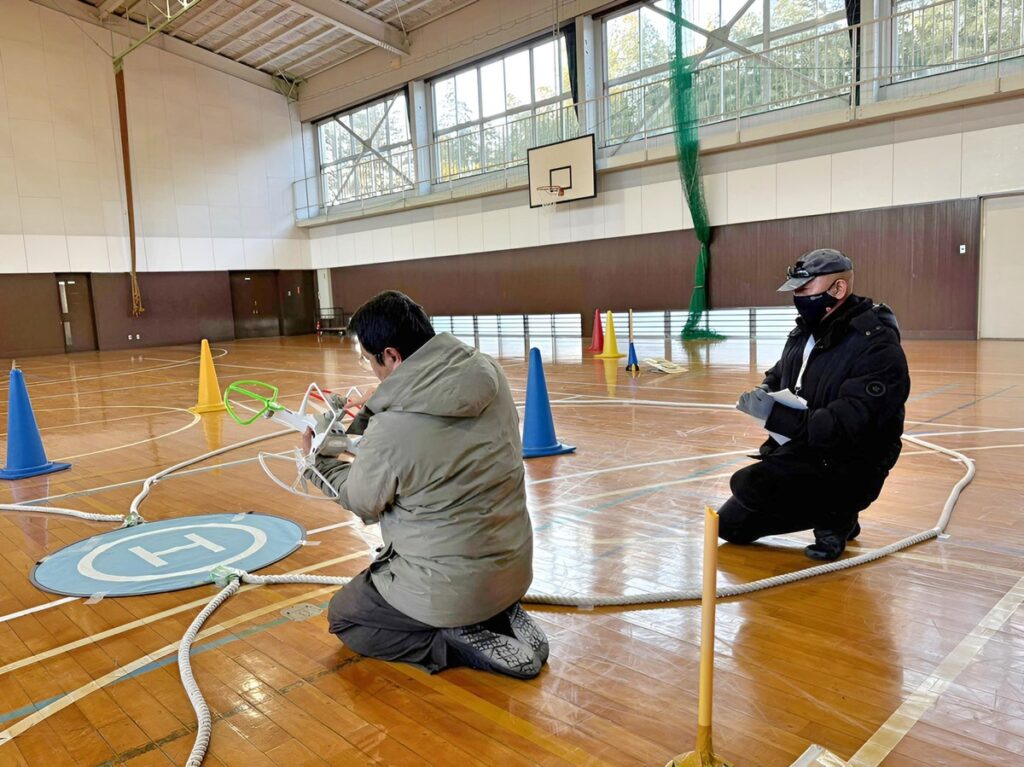「飛行後点検」8大項目に及ぶ目視緩衝点検。電源OFF後飛行前点検同様でゴミ埃の付着を追加点検します