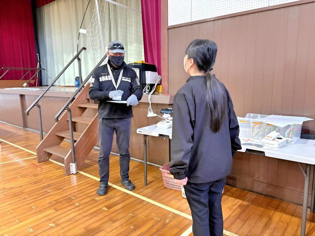 「口述審査」航空法・体調・飛行空域周辺・気象状況の確認。指差し目視を実施します