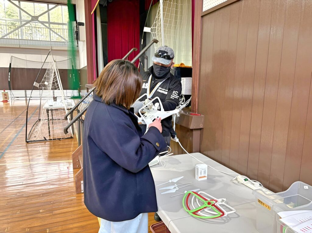 「飛行前点検」16大項目に及ぶ重要箇所(パーツ)目視緩衝点検を実施します