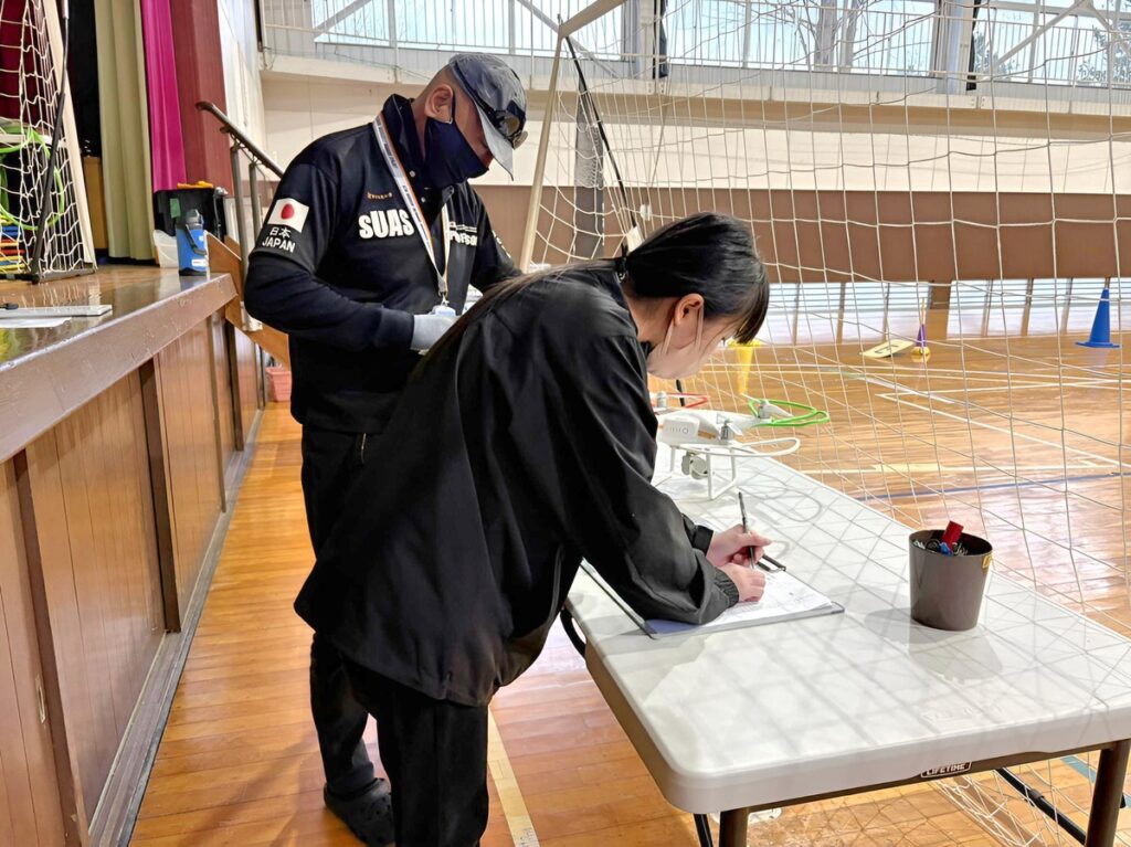 「日常点検記録」「飛行後記録」の記入。必須事項で詳細を記録記入します