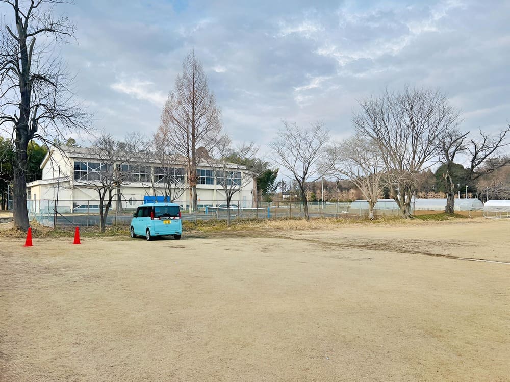 DSIドローン・ビジネススクール茨城 駐車場（敷地内無料駐車スペース・車で来校可能）