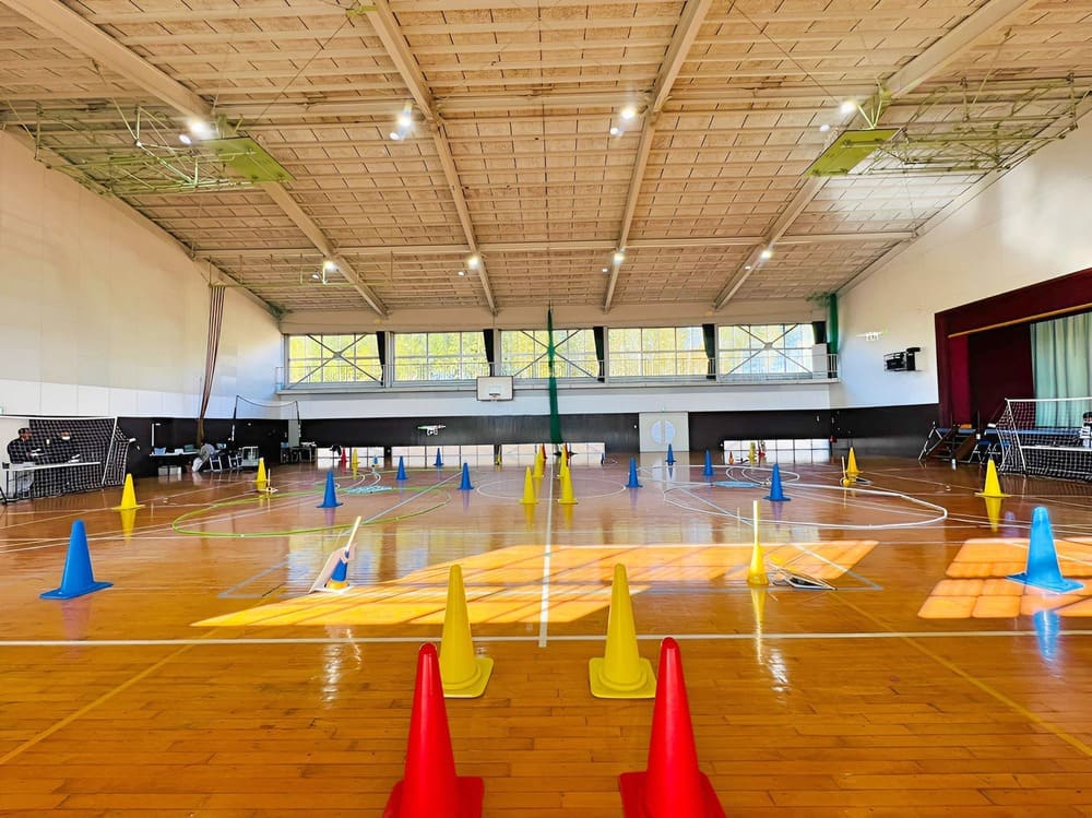 DSIドローン・ビジネススクール茨城 屋内飛行訓練場（体育館型施設でのドローン実技講習）