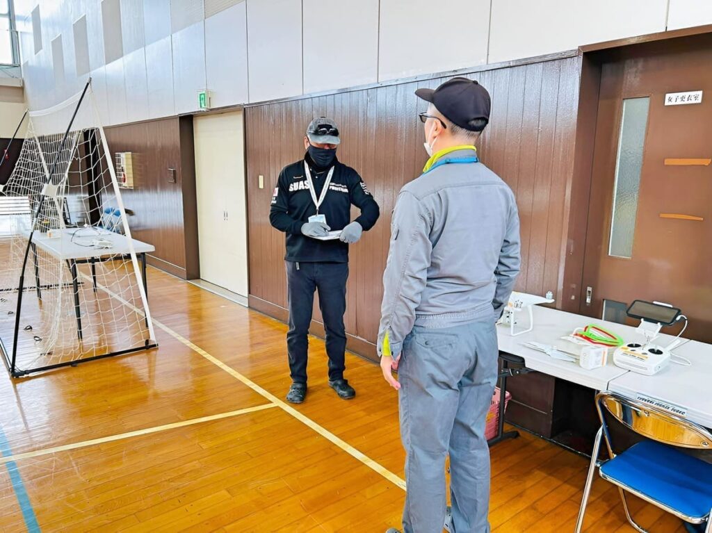 「口述審査」航空法・体調・飛行空域周辺・気象状況の確認。指差し目視を実施します