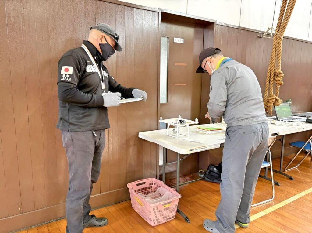 「飛行前点検」16大項目に及ぶ重要箇所(パーツ)目視緩衝点検を実施します