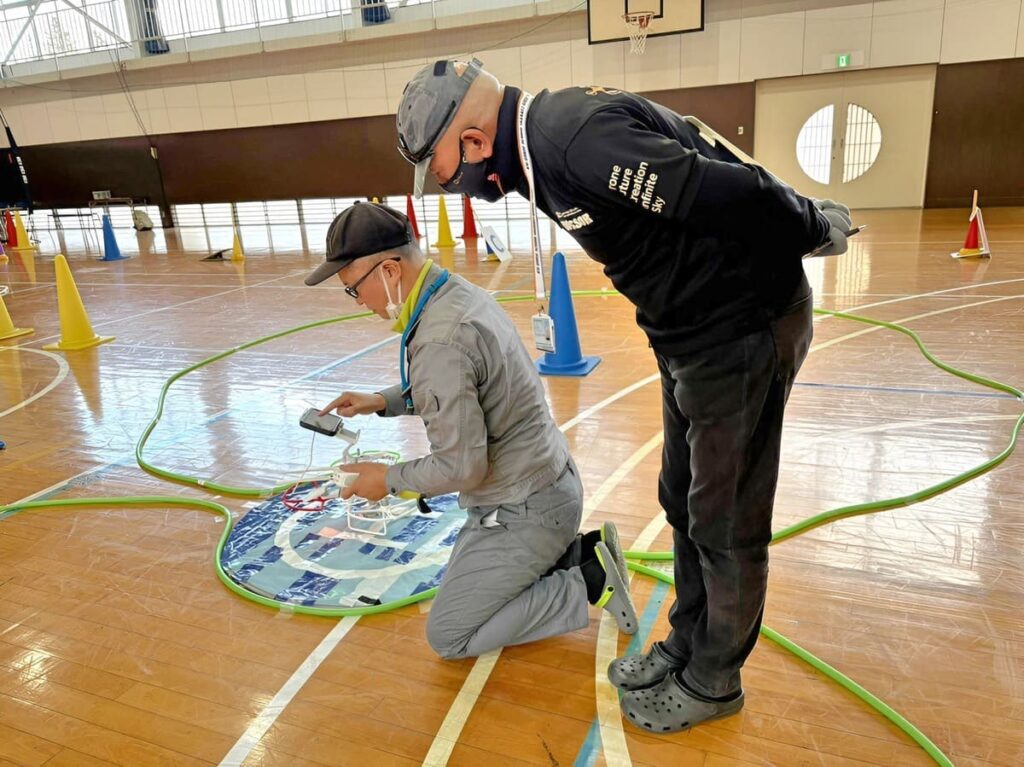 「飛行前点検・システム」パラメーター確認。リモートID・スティックモード・バッテリー残量・セルの目視