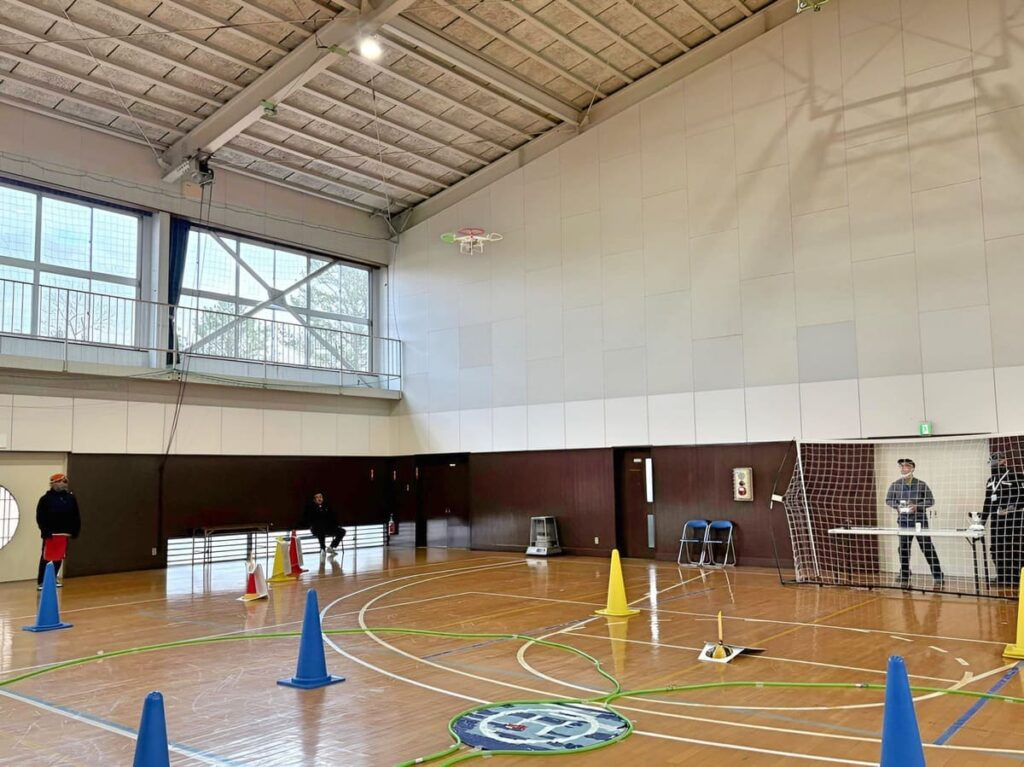 「実技審査」異常事態における緊急着陸。高度3.5m上昇後、ATTIモード(手動切替)にて左右飛行