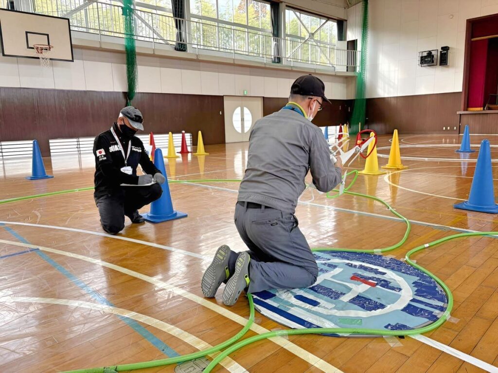 「飛行後点検」8大項目に及ぶ目視緩衝点検。電源OFF後飛行前点検同様でゴミ埃の付着を追加点検します