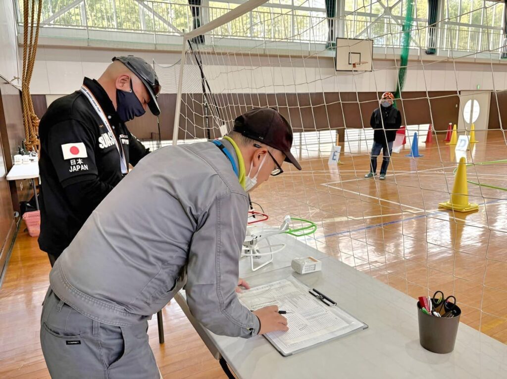 「日常点検記録」「飛行後記録」の記入。必須事項で詳細を記録記入します
