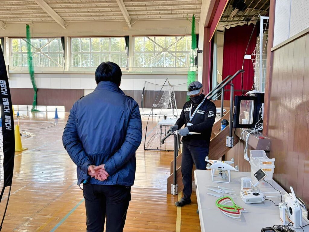 「口述審査」航空法・体調・飛行空域周辺・気象状況の確認。指差し目視を実施します