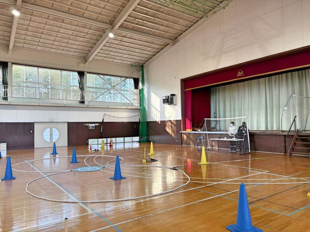 「飛行前点検」高度1.5m 四操舵（前後進・左右・両回転・上降昇）及びカメラ起動・映像転送の確認