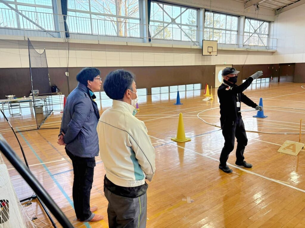 「講評」「合否判定」総体的な講評に加え、飛行の際の留意事項や墜落事故に至る場面を共有した後、合否通告