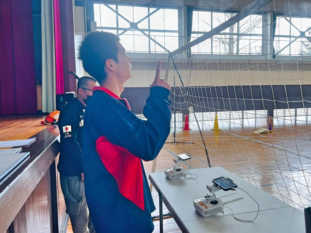 「口述審査」六方向の指差し目視確認です。プロペラ起動後脱着確認など経て離陸します