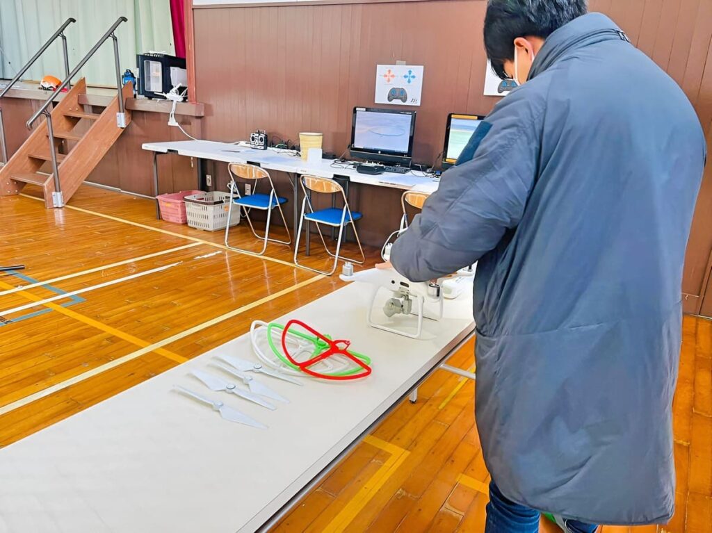 「飛行前点検」訓練。重複する事で理解し、安全を担保するため当たり前にして行きます