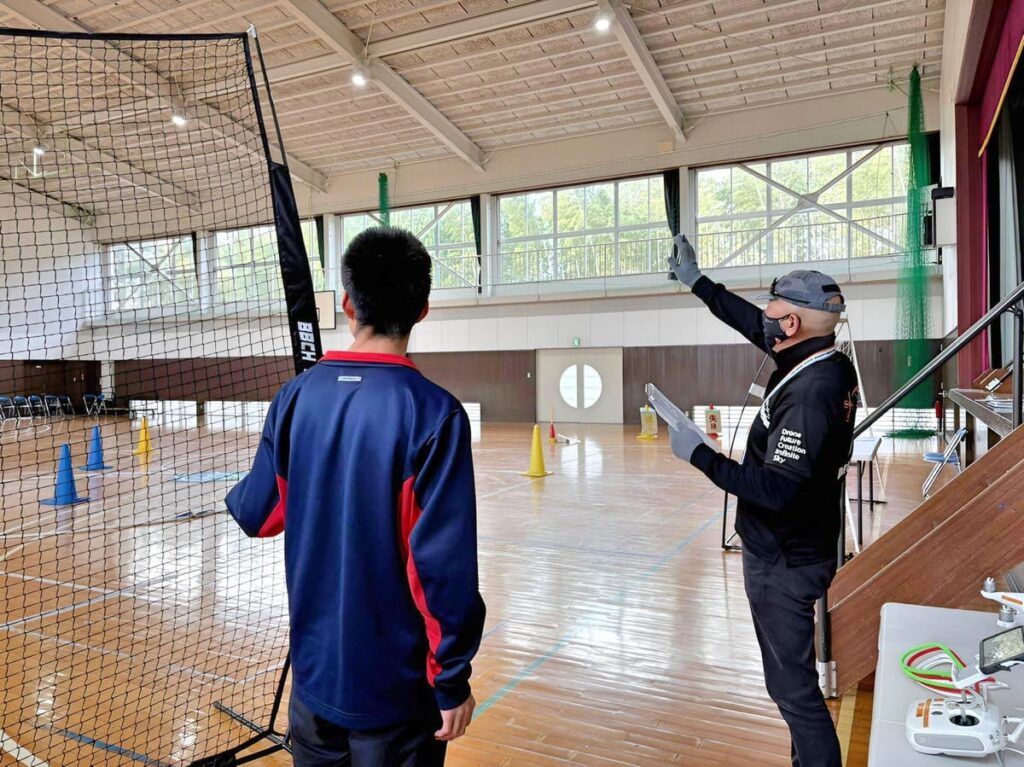 「口述審査」航空法・体調・飛行空域周辺・気象状況の確認。指差し目視を実施します