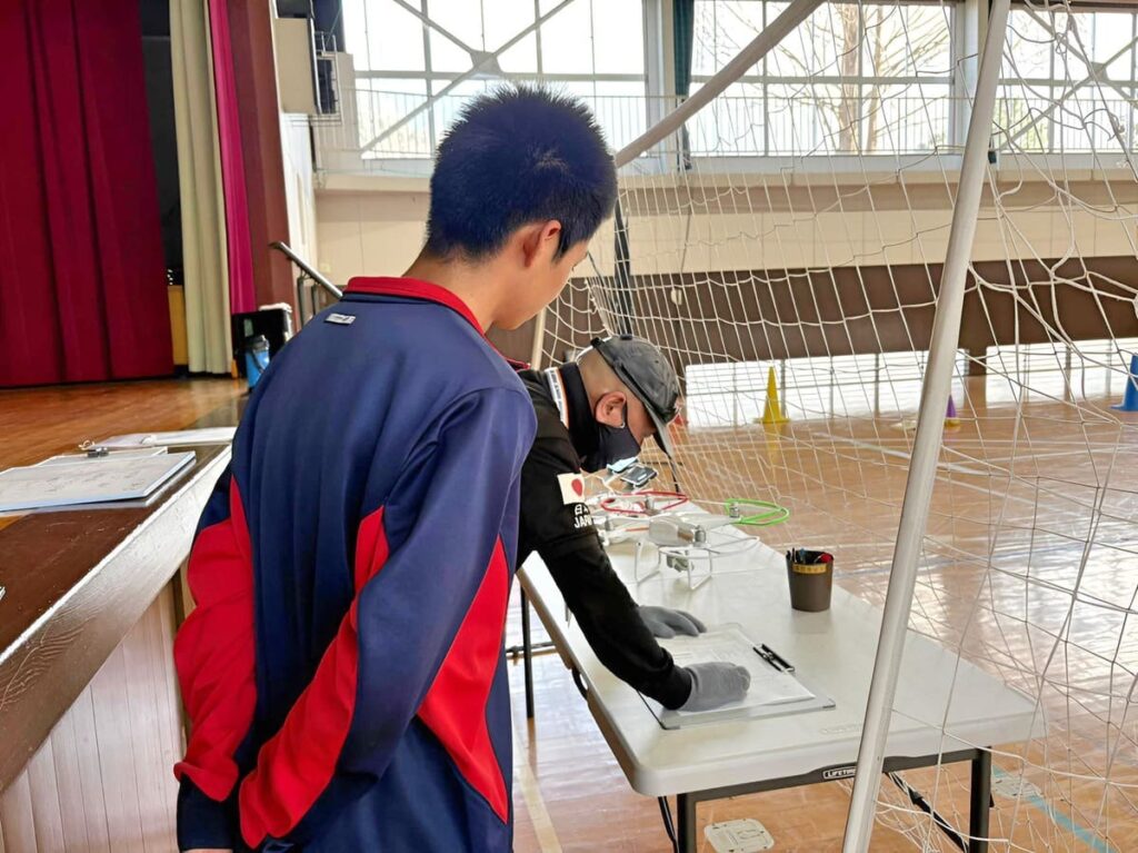 「日常点検記録」「飛行後記録」記入漏れを確認します。不正確、漏れ等は減点（-10点）になります