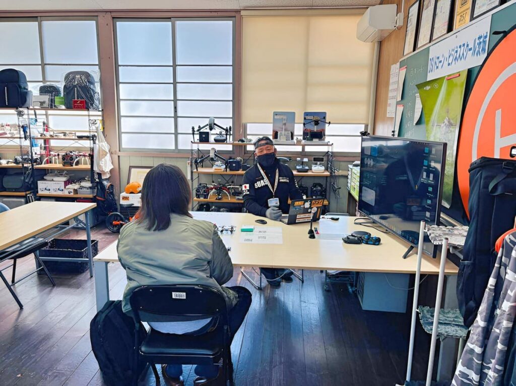 免許制度について解説。併せて現在のドローン事業状況や今後の展望を知りうる限り説明しました